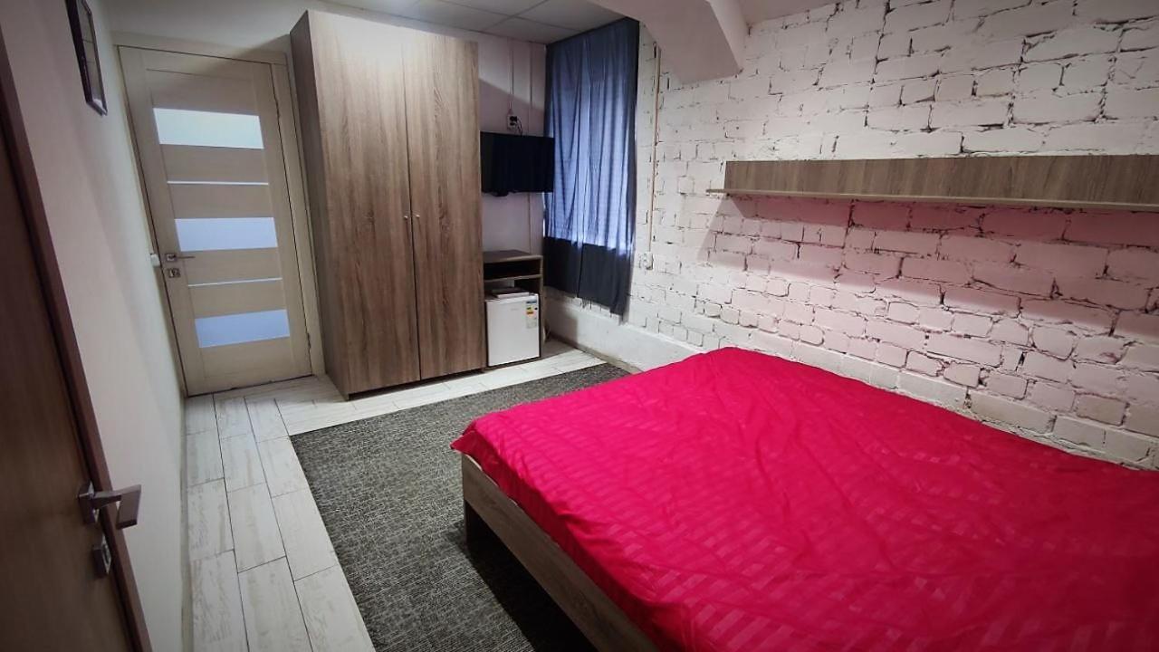 Міні Готель "Бункер" На Солом'Янському Kiev Exterior foto